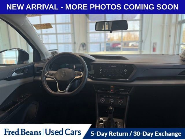 Used 2022 Volkswagen Taos SE w/ Panoramic Sunroof Package image 12