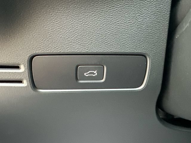 Used 2024 Volvo XC40 B5 Plus AWD/4WD image 30