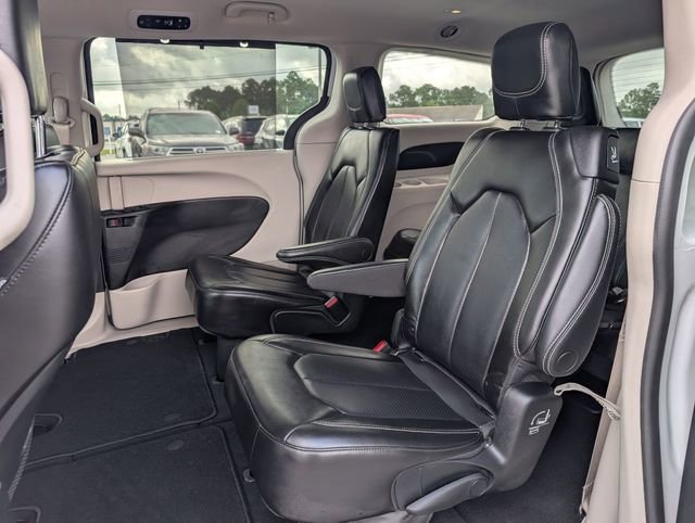 Used 2023 Chrysler Pacifica Touring-L FWD image 31