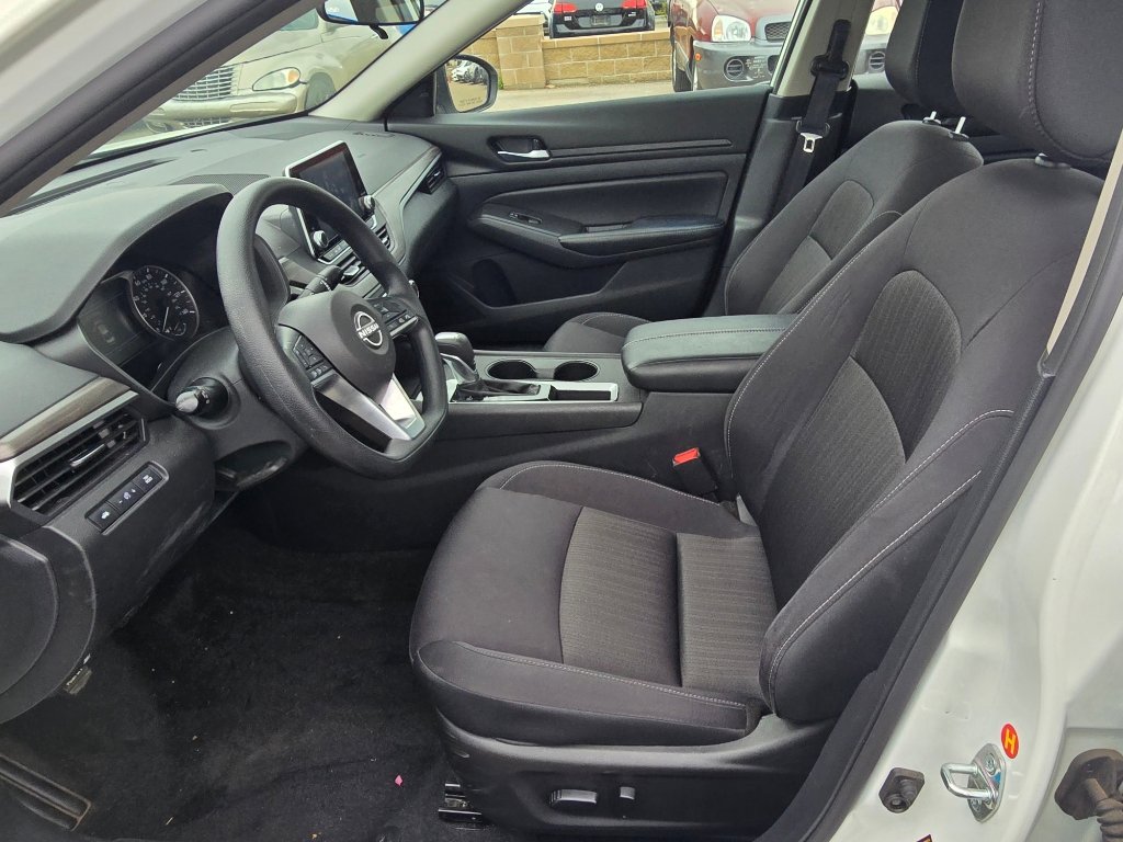 Used 2025 Nissan Altima 2.5 SV image 10