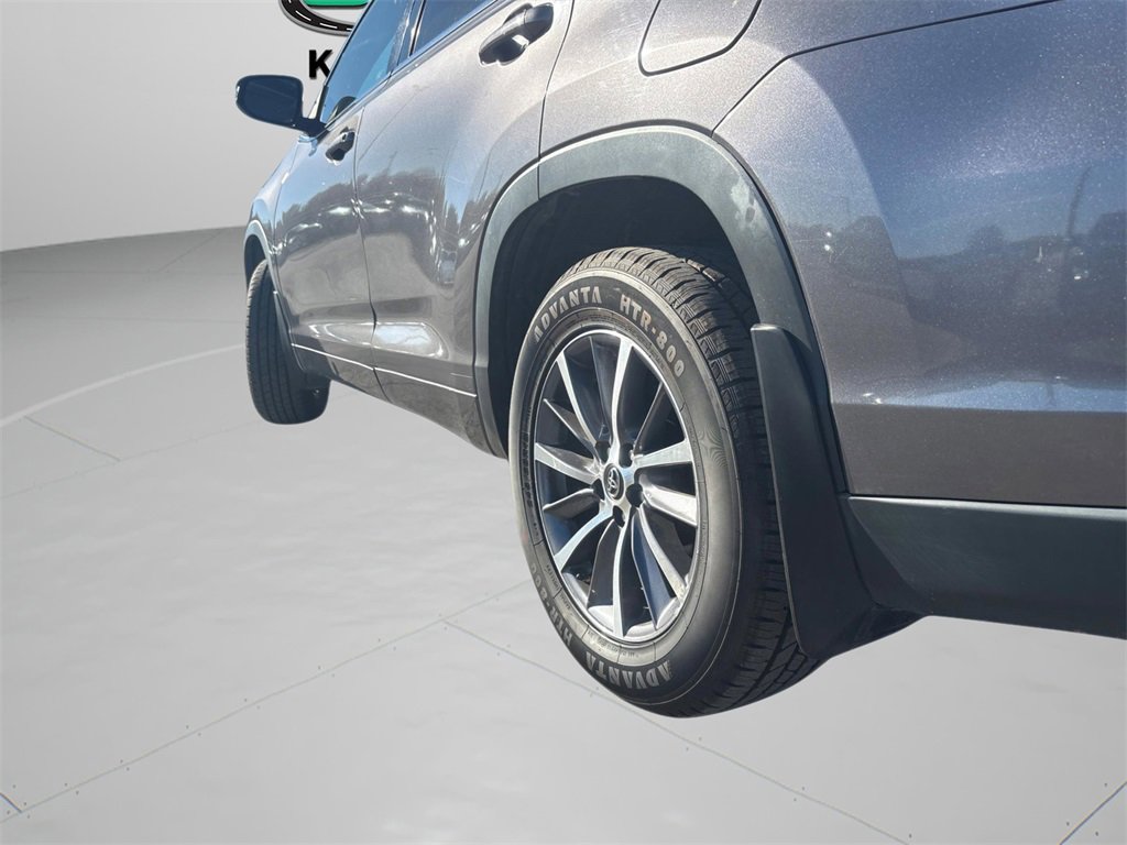 Used 2018 Toyota Highlander XLE image 10