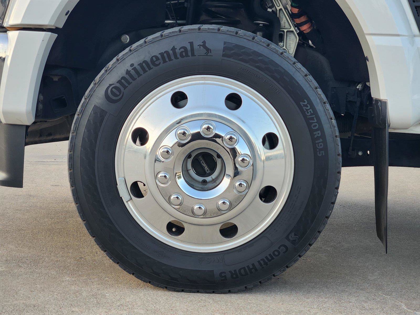 Certified 2025 Ford F450 Platinum w/ FX4 Off-Road Package AWD/4WD image 8