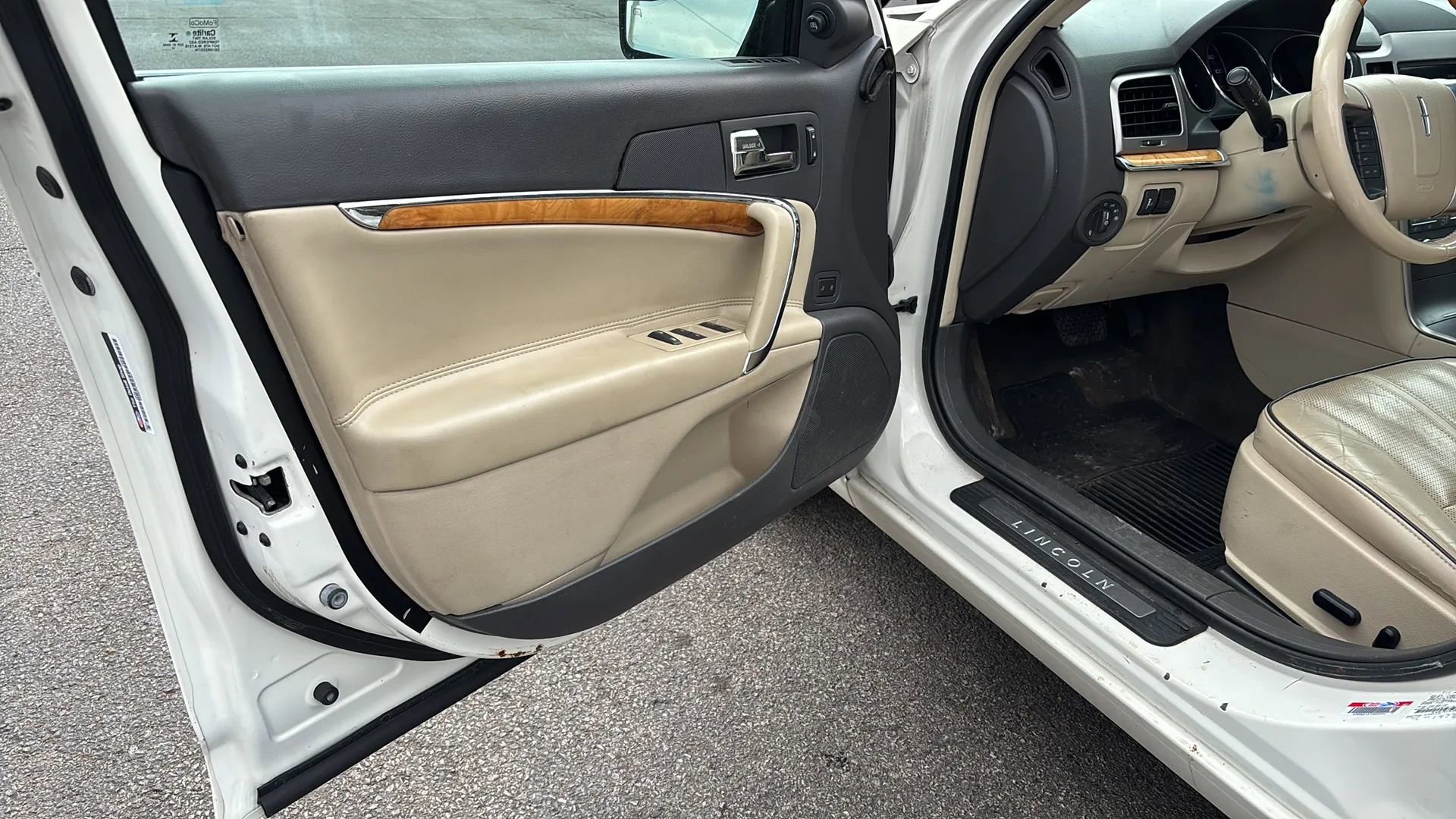 Used 2012 Lincoln MKZ FWD image 9
