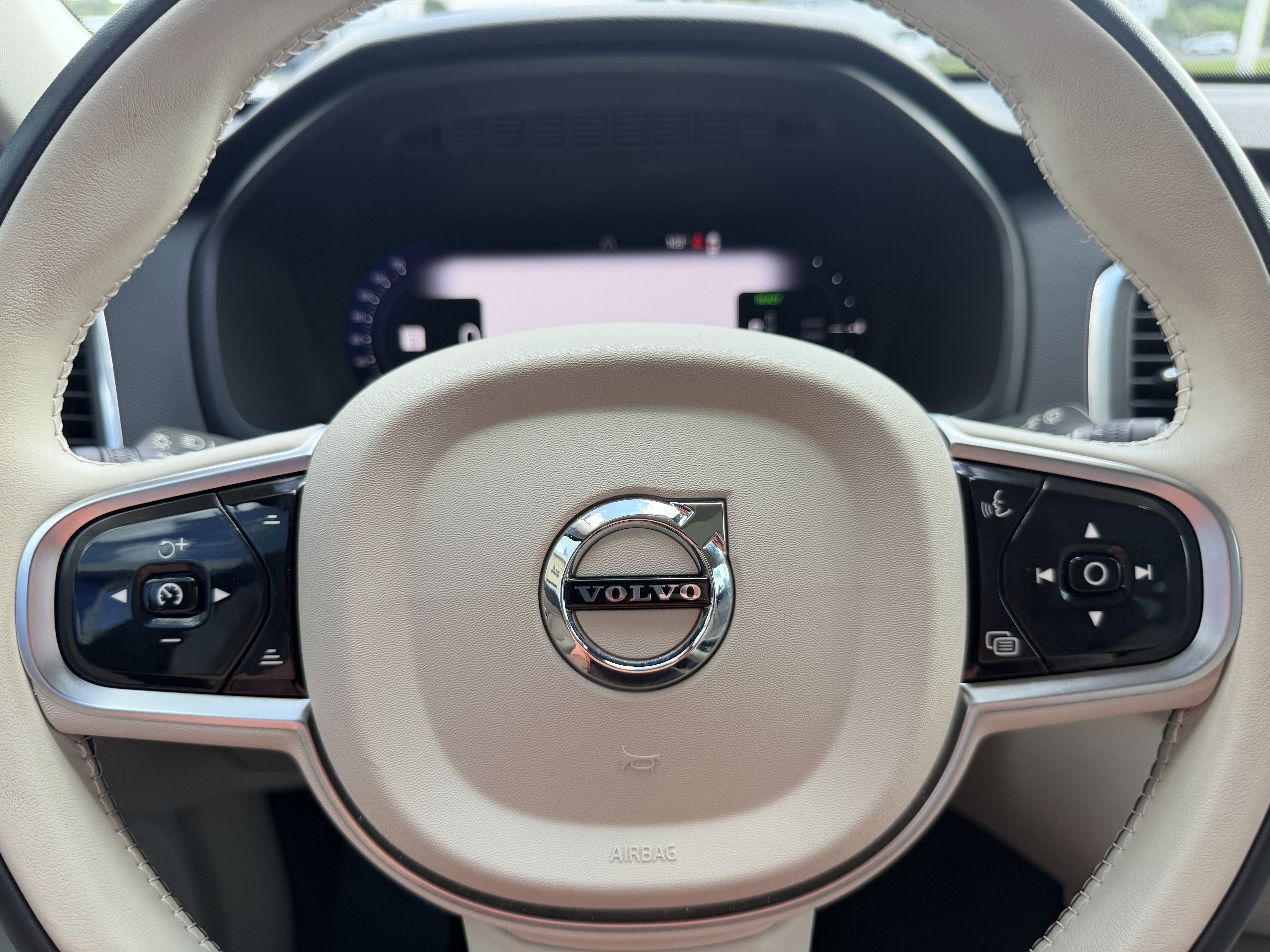 Certified 2025 Volvo XC90 T8 Core w/ Protection Package AWD/4WD image 31