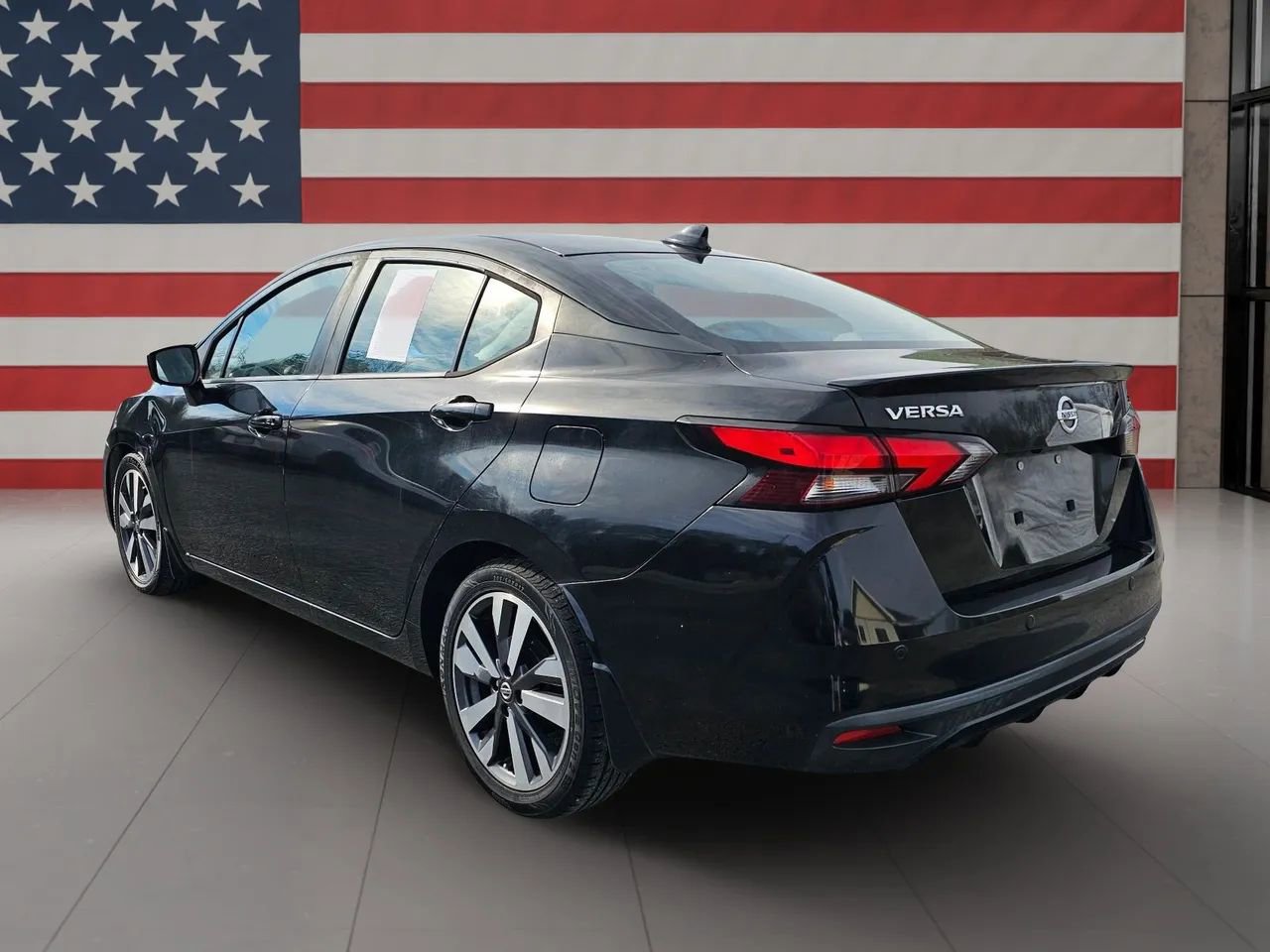 Used 2020 Nissan Versa SR image 5