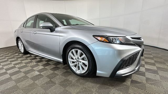 Used 2024 Toyota Camry SE FWD image 2