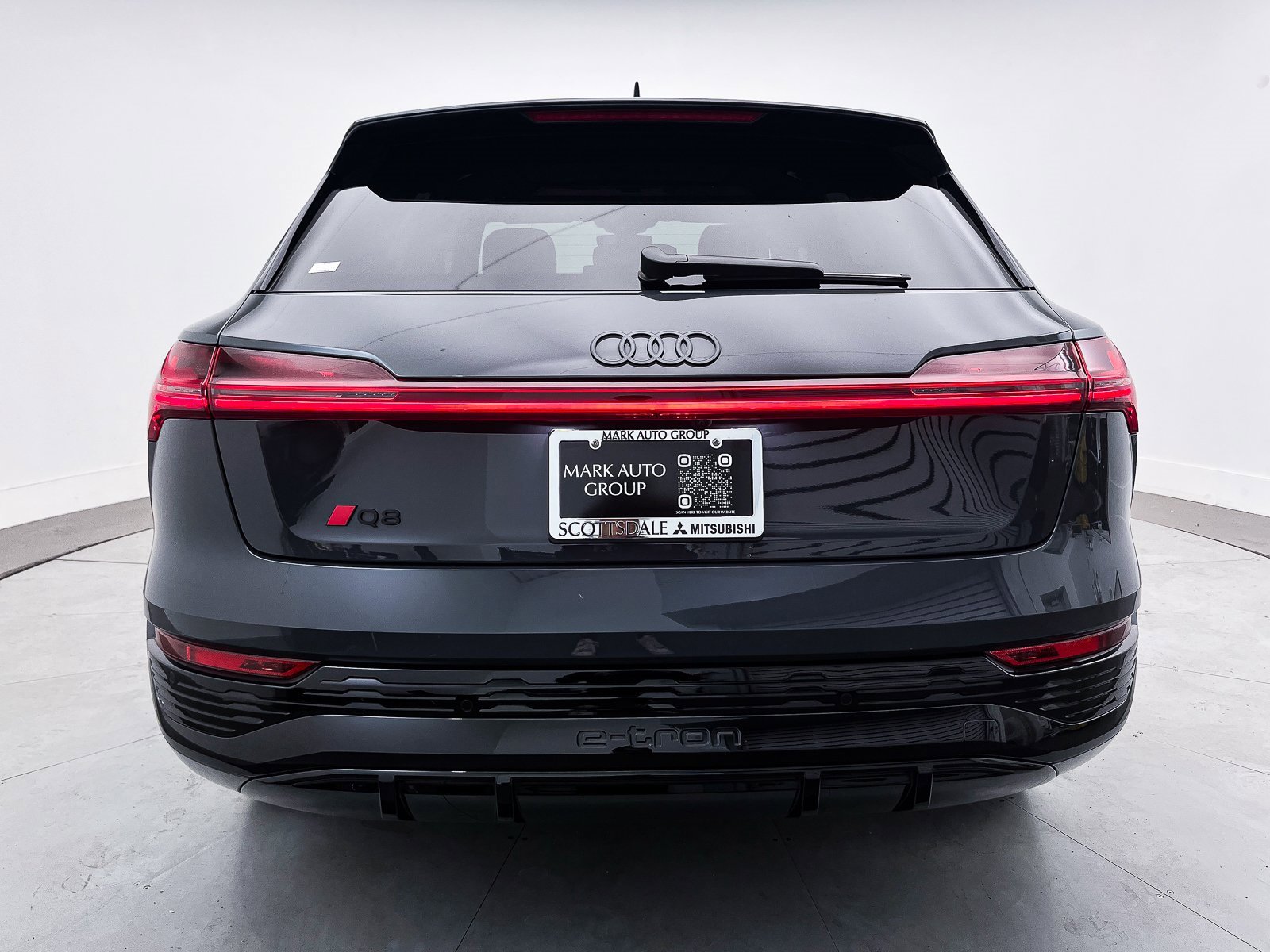 Used 2024 Audi Q8 e-tron Prestige image 18