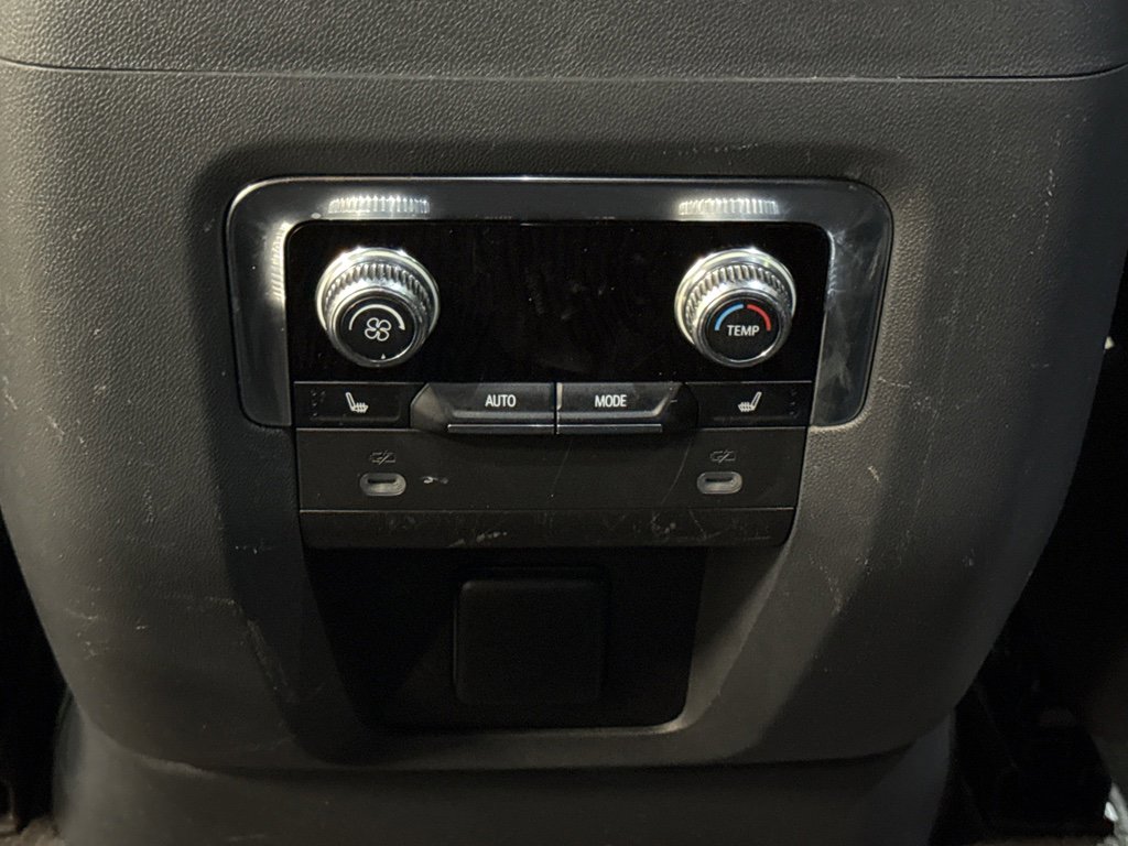 Used 2021 GMC Yukon Denali w/ Denali Premium Package image 33