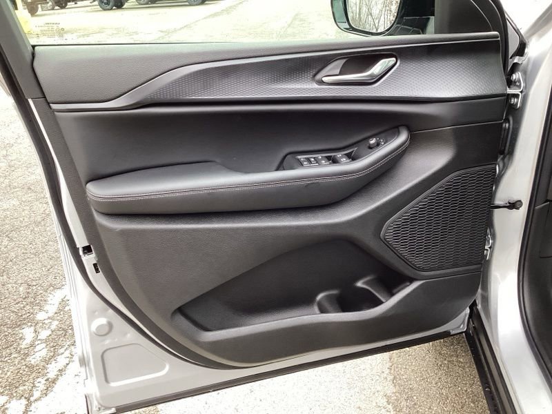 New 2025 Jeep Grand Cherokee Altitude AWD/4WD image 23