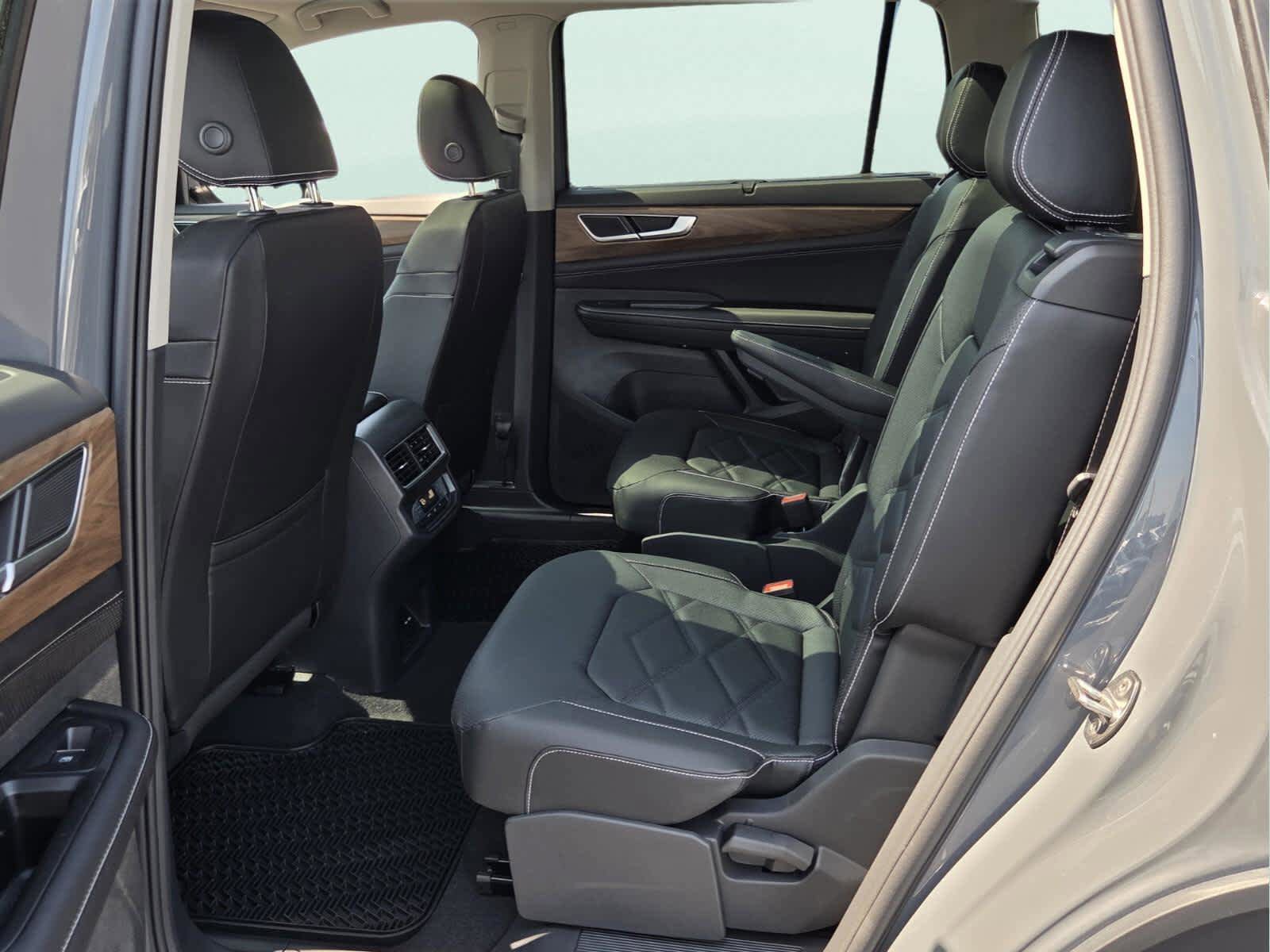 New 2026 Volkswagen Atlas SE FWD image 10