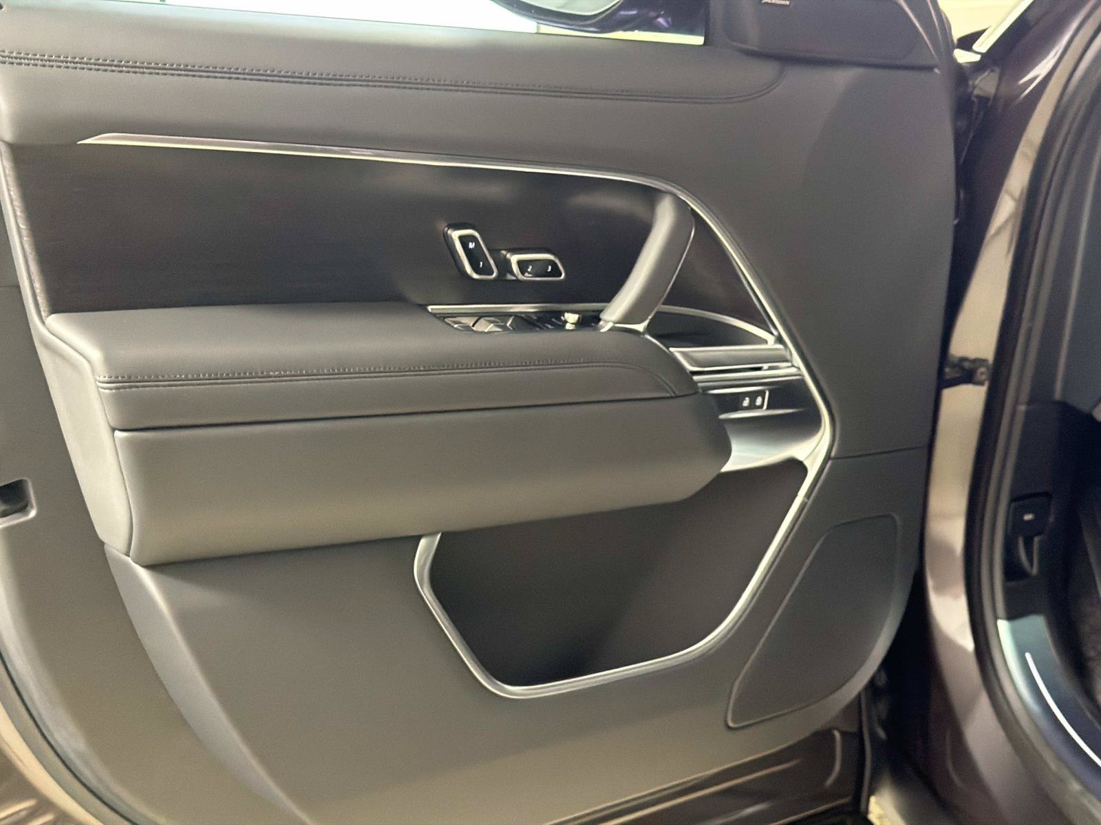 New 2026 Land Rover Range Rover SE AWD/4WD image 17