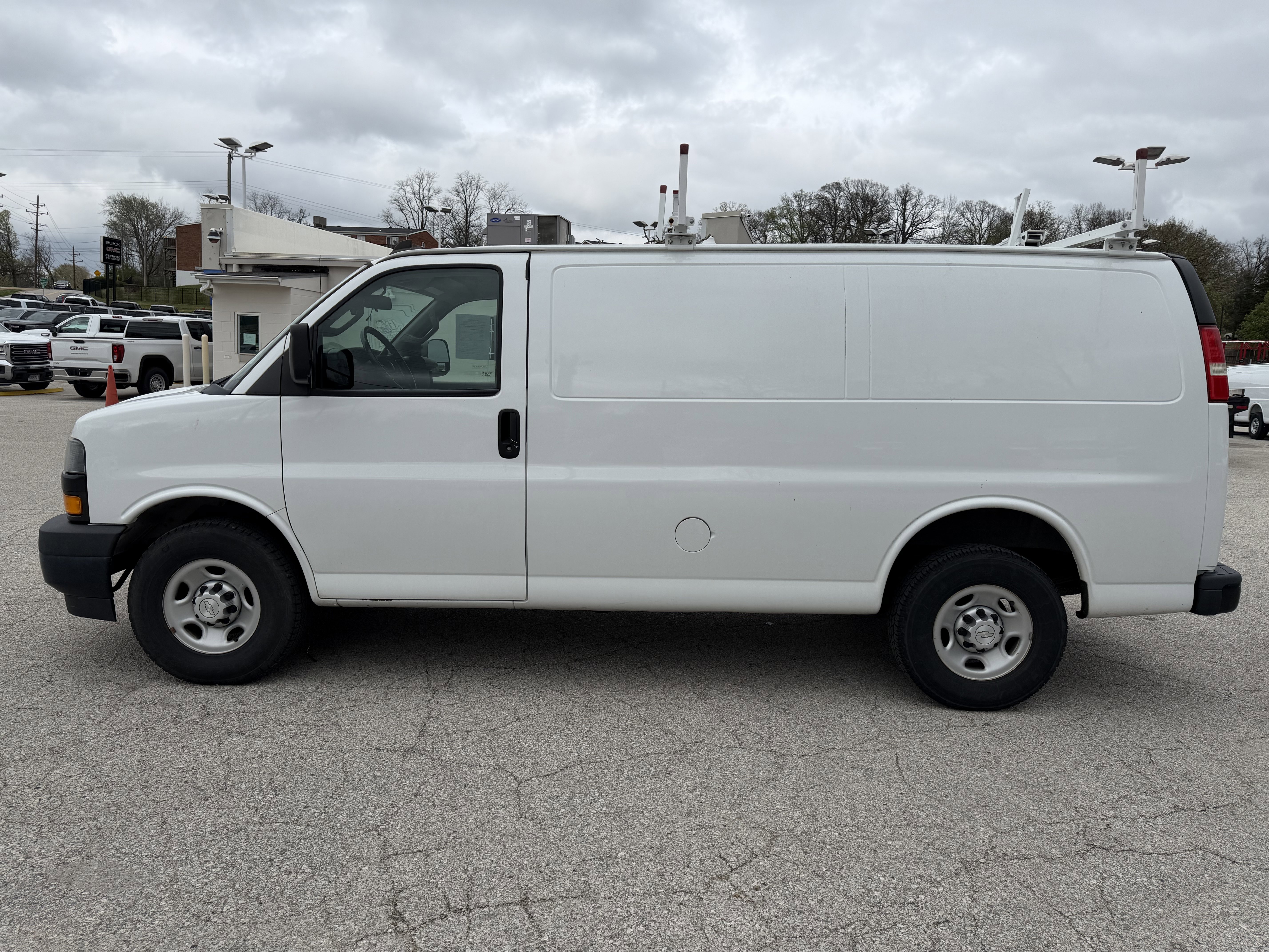 Used 2018 Chevrolet Express 2500 w/ Driver Convenience Package image 4