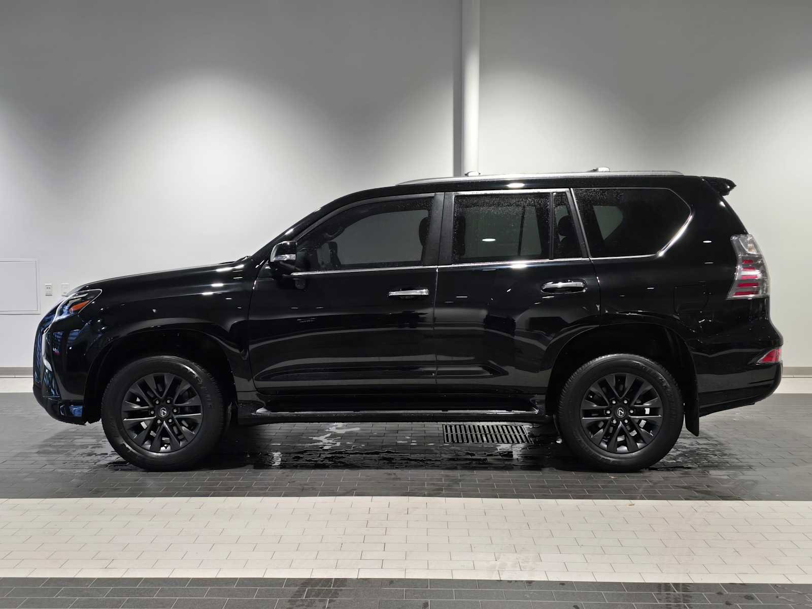 Used 2023 Lexus GX 460 Premium image 2