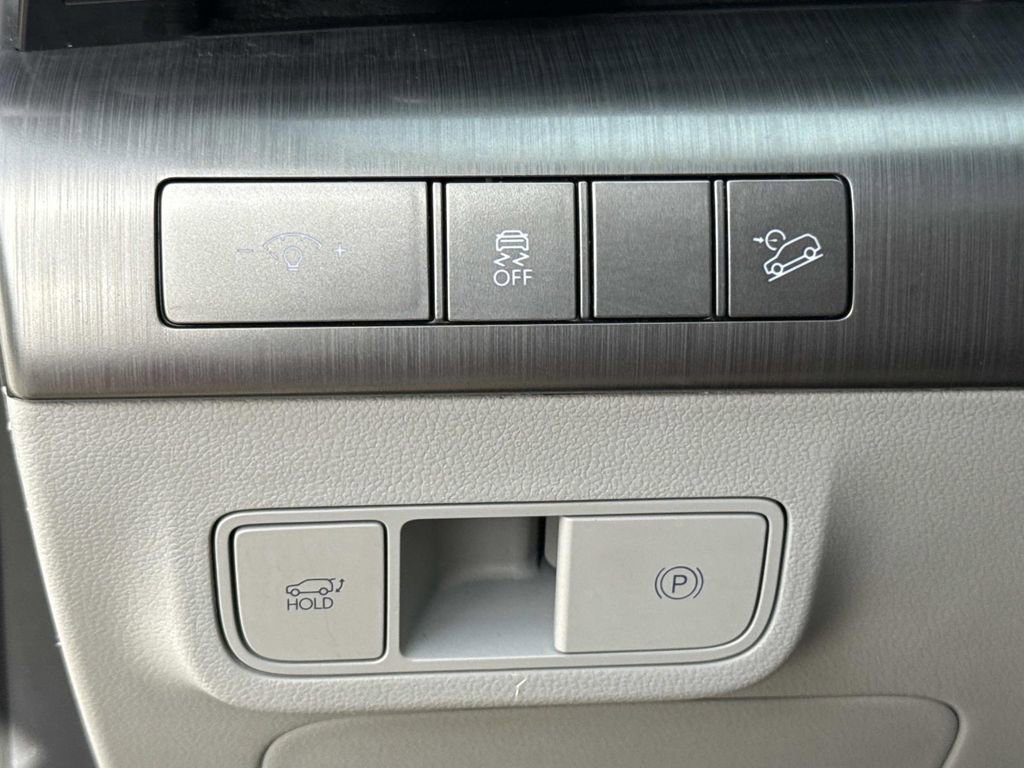 Used 2024 Hyundai Kona Limited image 41