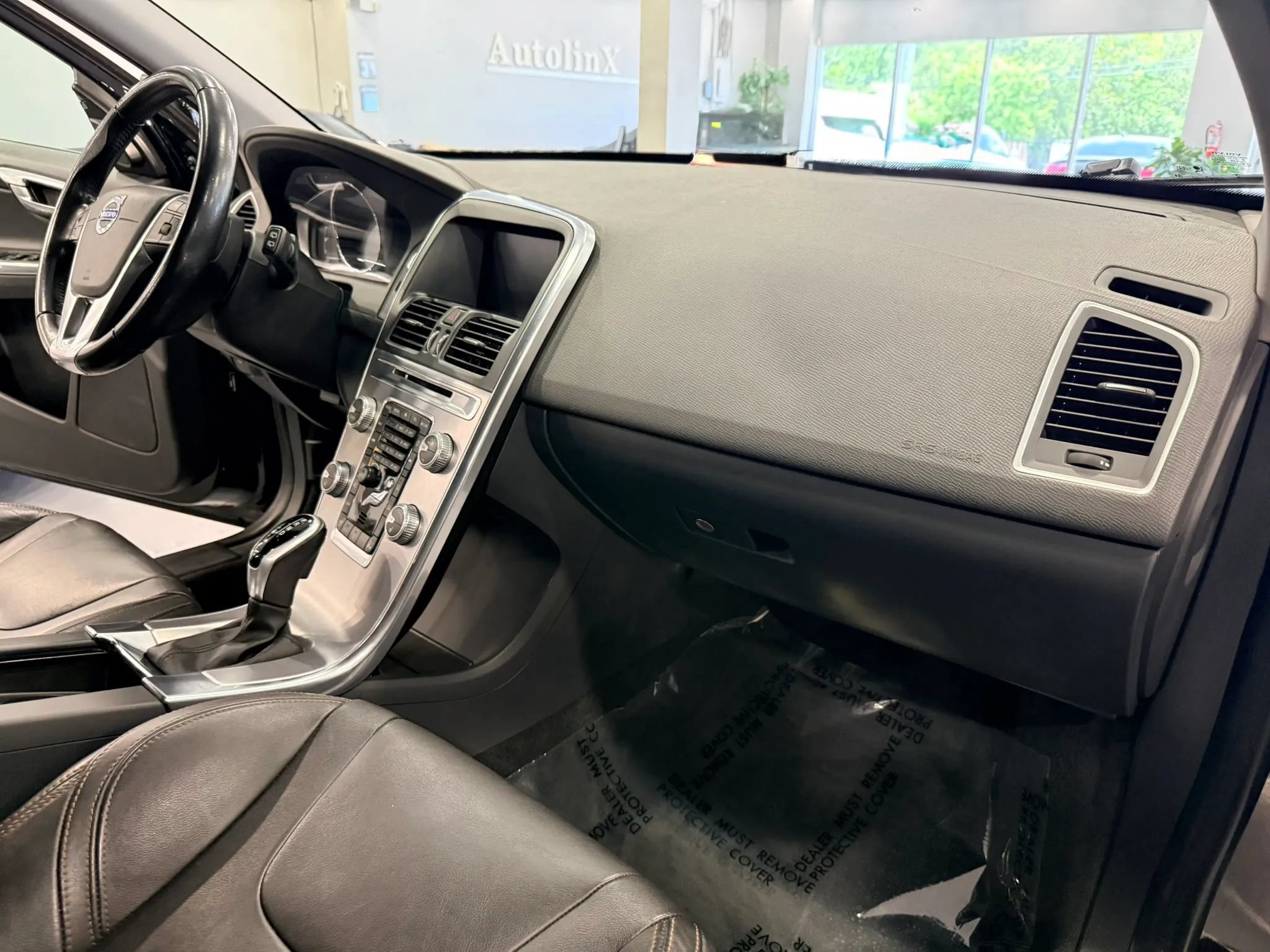 Used 2017 Volvo XC60 T6 Dynamic w/ Preferred Option Package AWD/4WD image 12