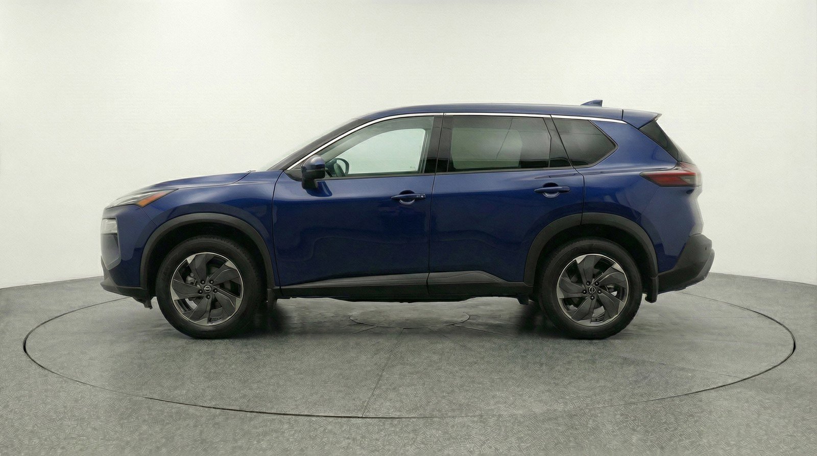 Used 2025 Nissan Rogue SV AWD/4WD image 5