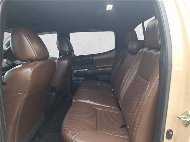 Used 2016 Toyota Tacoma Limited w/ Towing Package image 15
