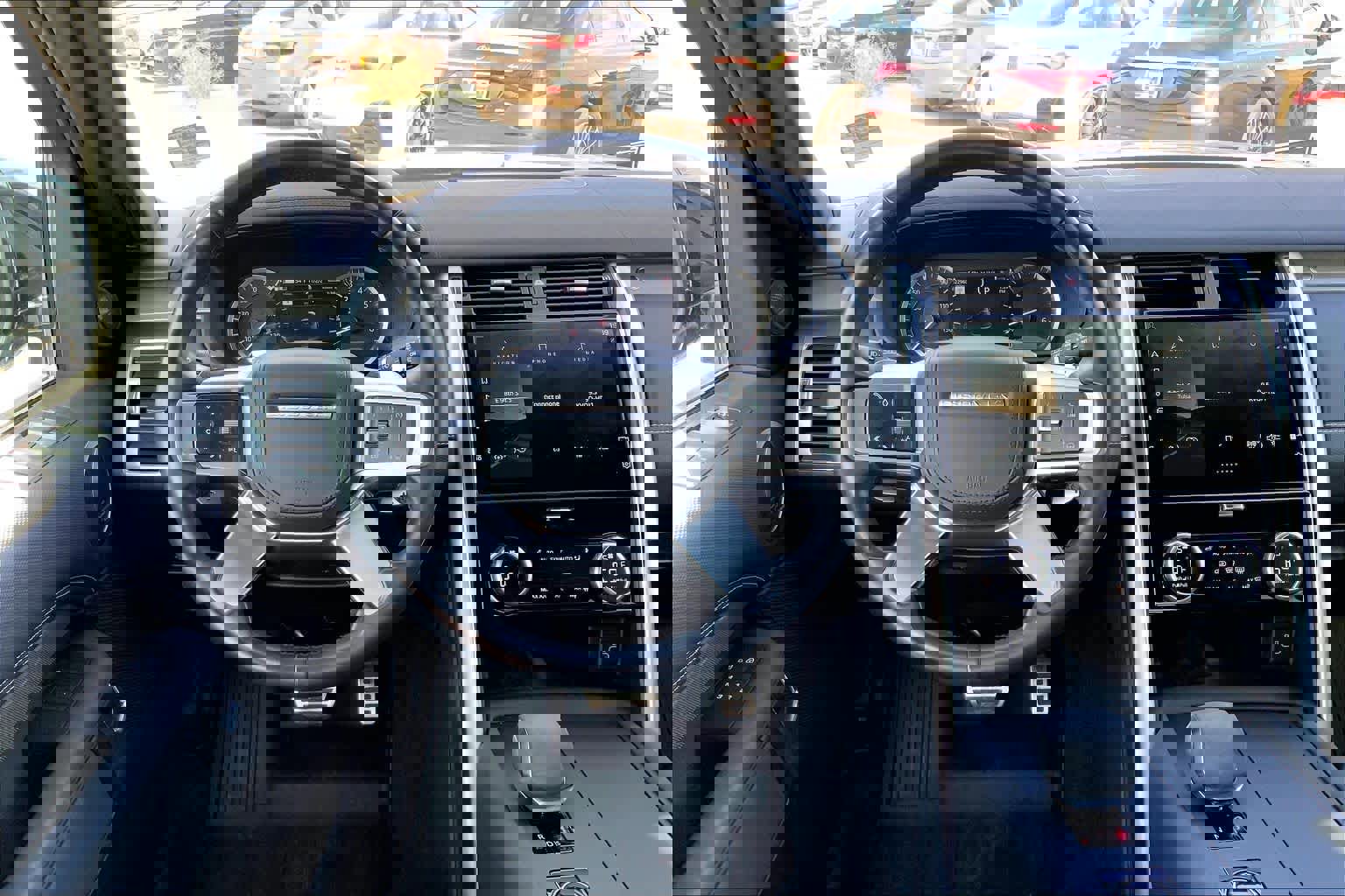 Used 2023 Land Rover Discovery Metropolitan Edition image 7