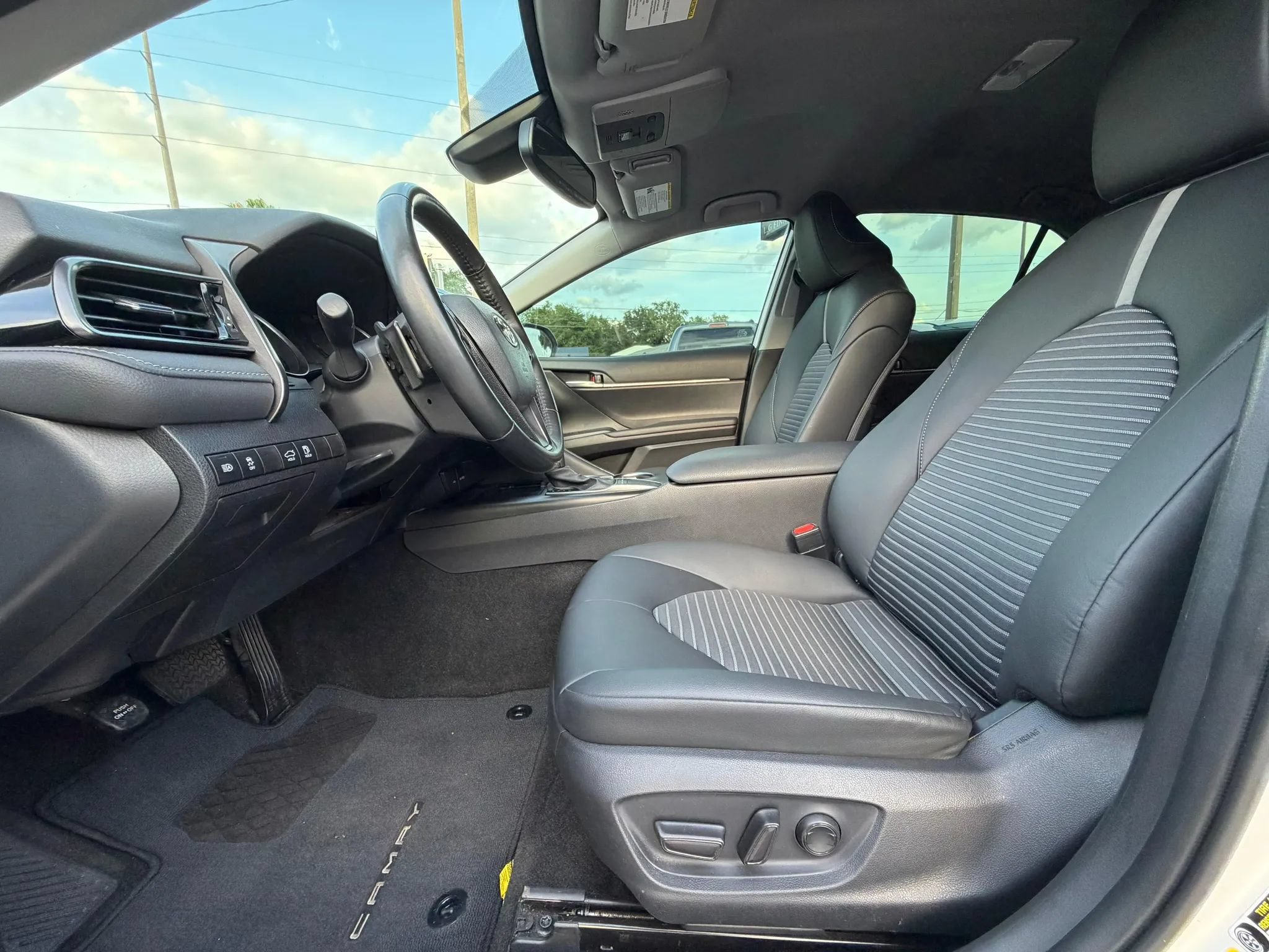 Used 2024 Toyota Camry SE w/ Convenience Package FWD image 10