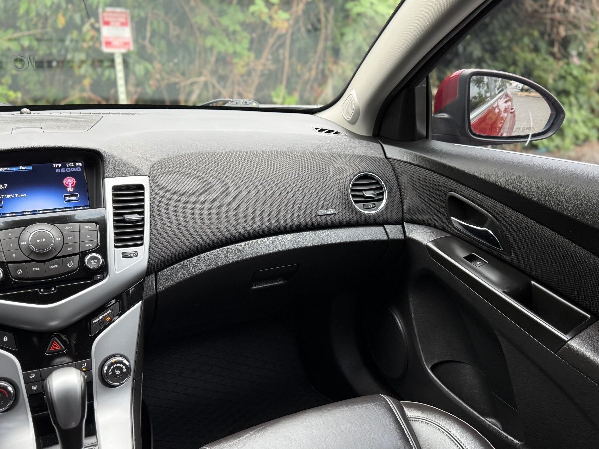 Used 2014 Chevrolet Cruze Diesel FWD image 22