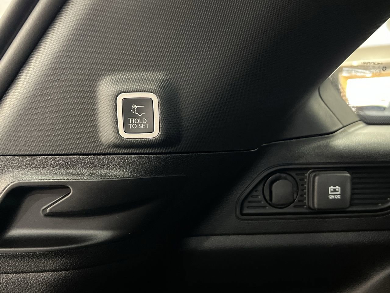 New 2025 Jeep Grand Cherokee Limited w/ Luxury Tech Group II image 28