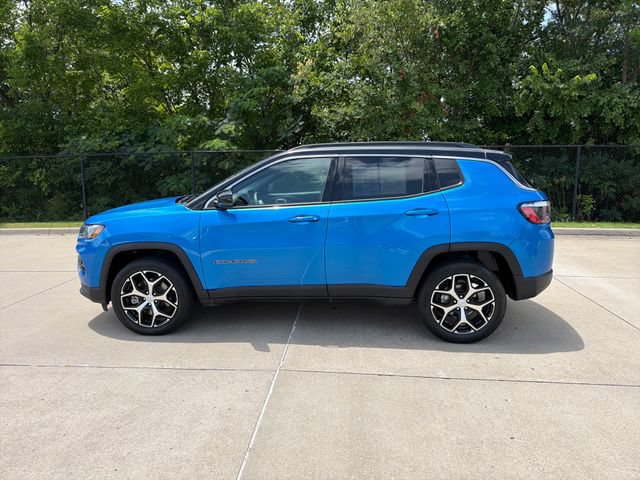 Used 2024 Jeep Compass Limited AWD/4WD image 2