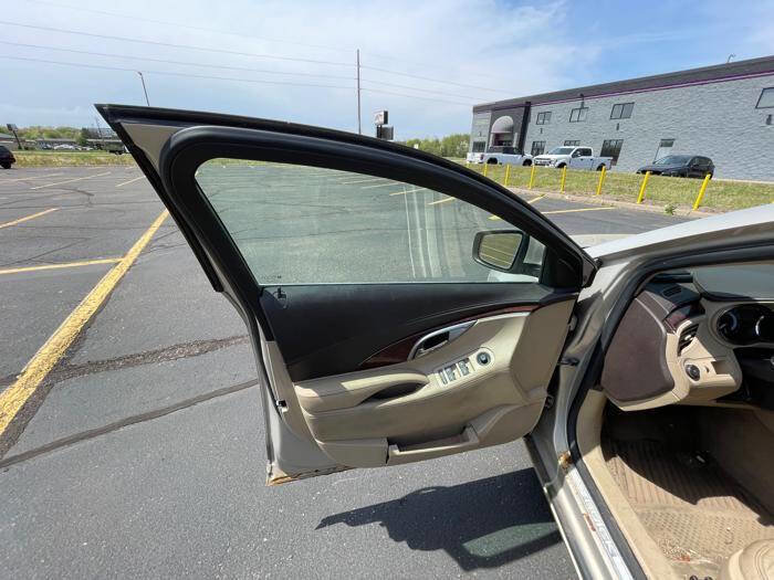 Used 2011 Buick LaCrosse CXL FWD image 21