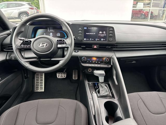 Certified 2025 Hyundai Elantra Sport FWD image 12