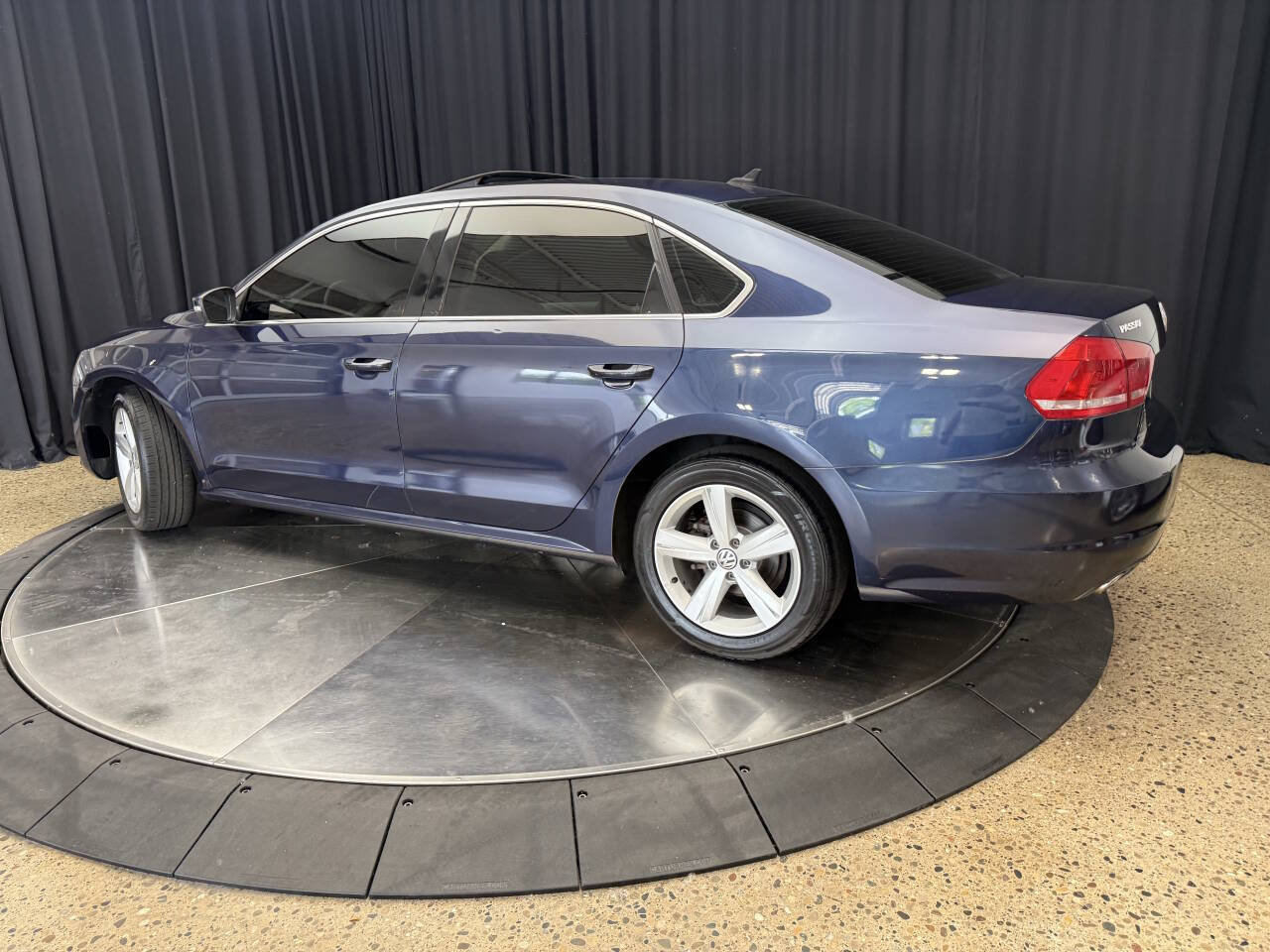 Used 2013 Volkswagen Passat TDI SE FWD image 5