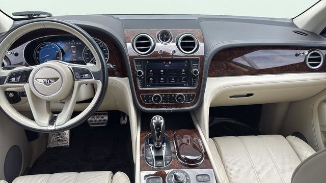 Used 2017 Bentley Bentayga image 21