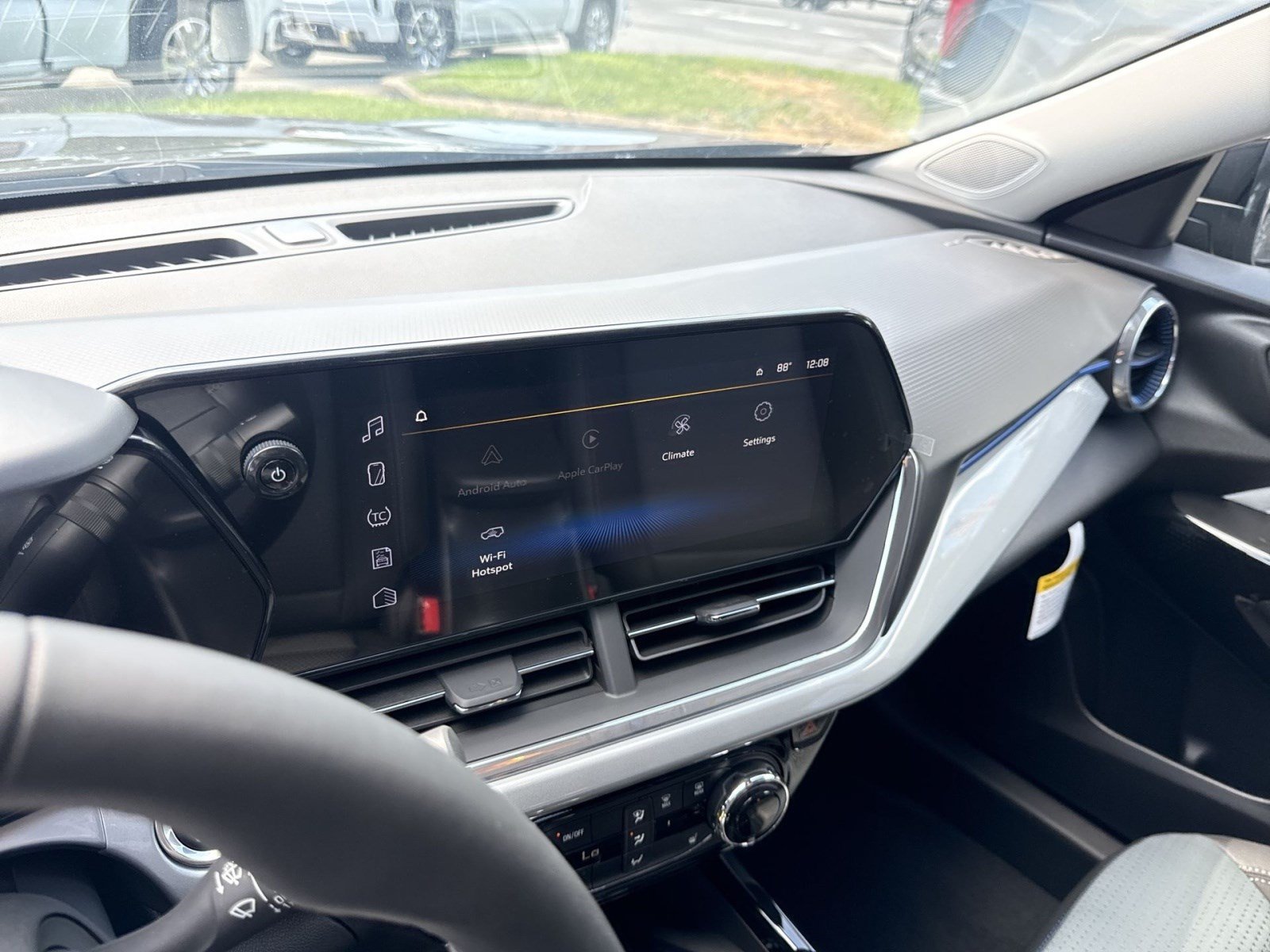 New 2026 Chevrolet Trax LT w/ Sunroof Package FWD image 14