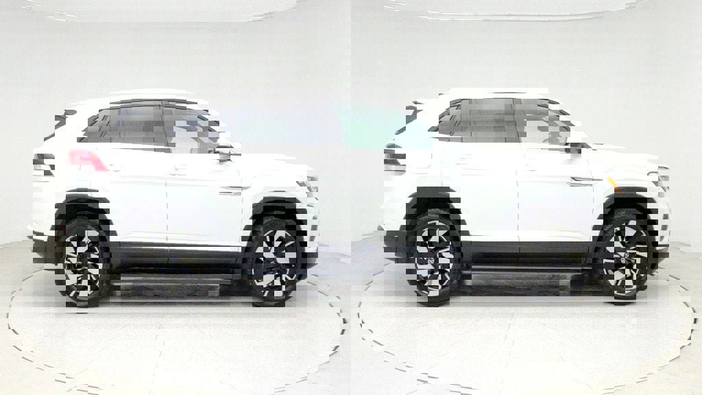 Used 2024 Volkswagen Atlas Cross Sport SE image 4