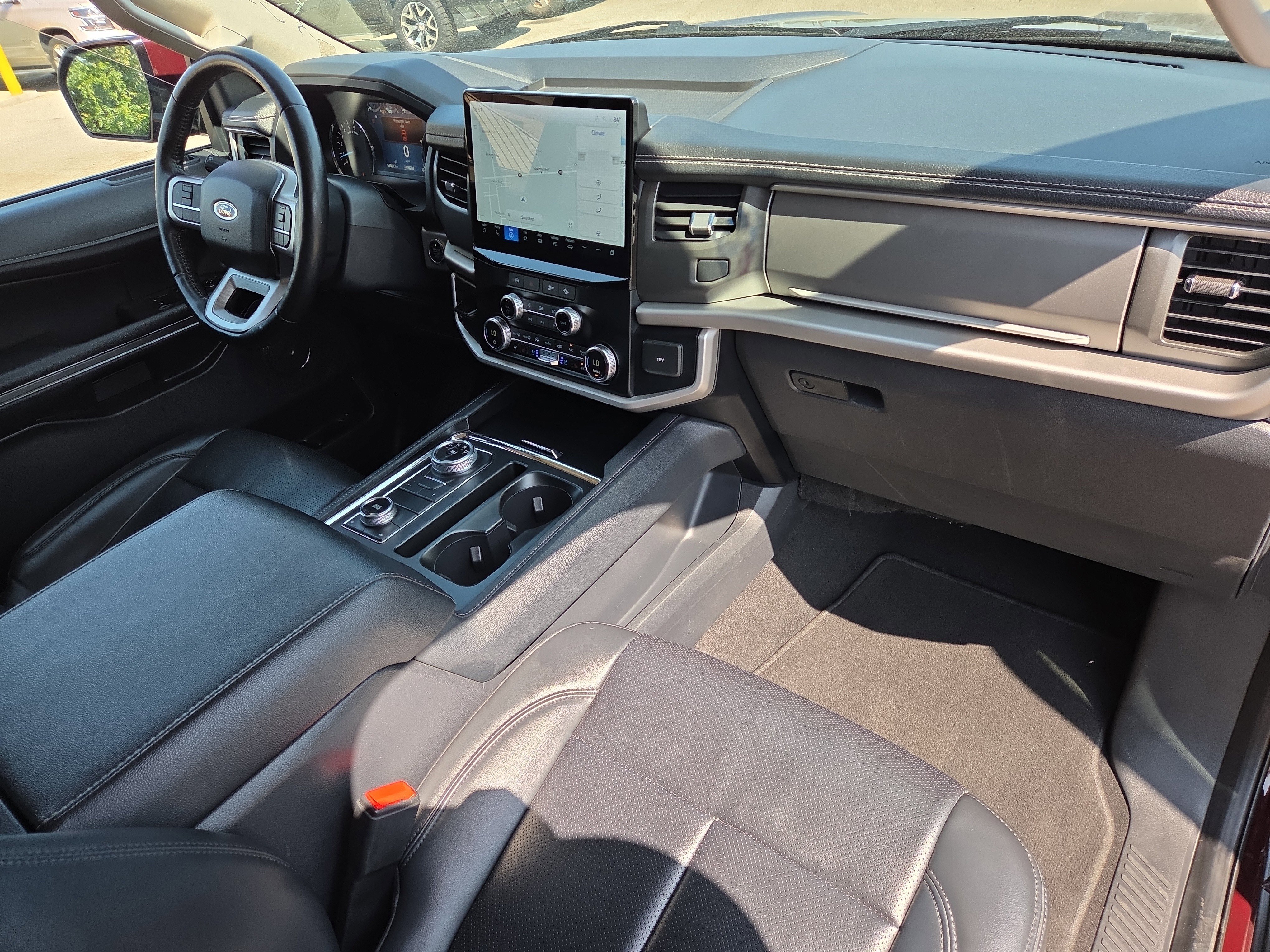 Used 2024 Ford Expedition XLT image 18