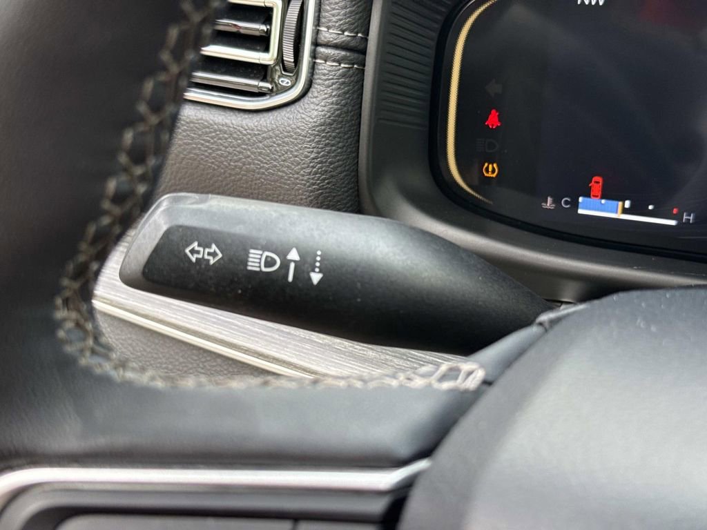 Used 2024 Jeep Wagoneer L Series II image 45