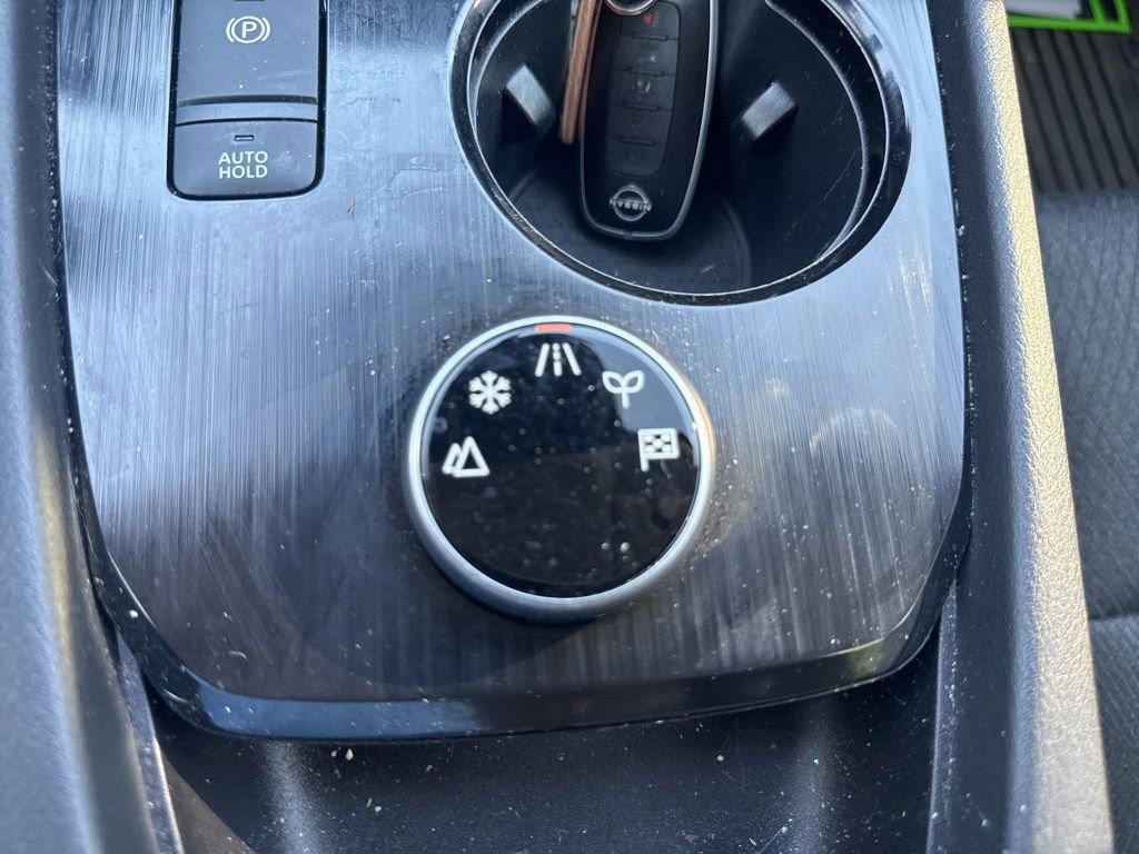 Certified 2024 Nissan Rogue SV image 24