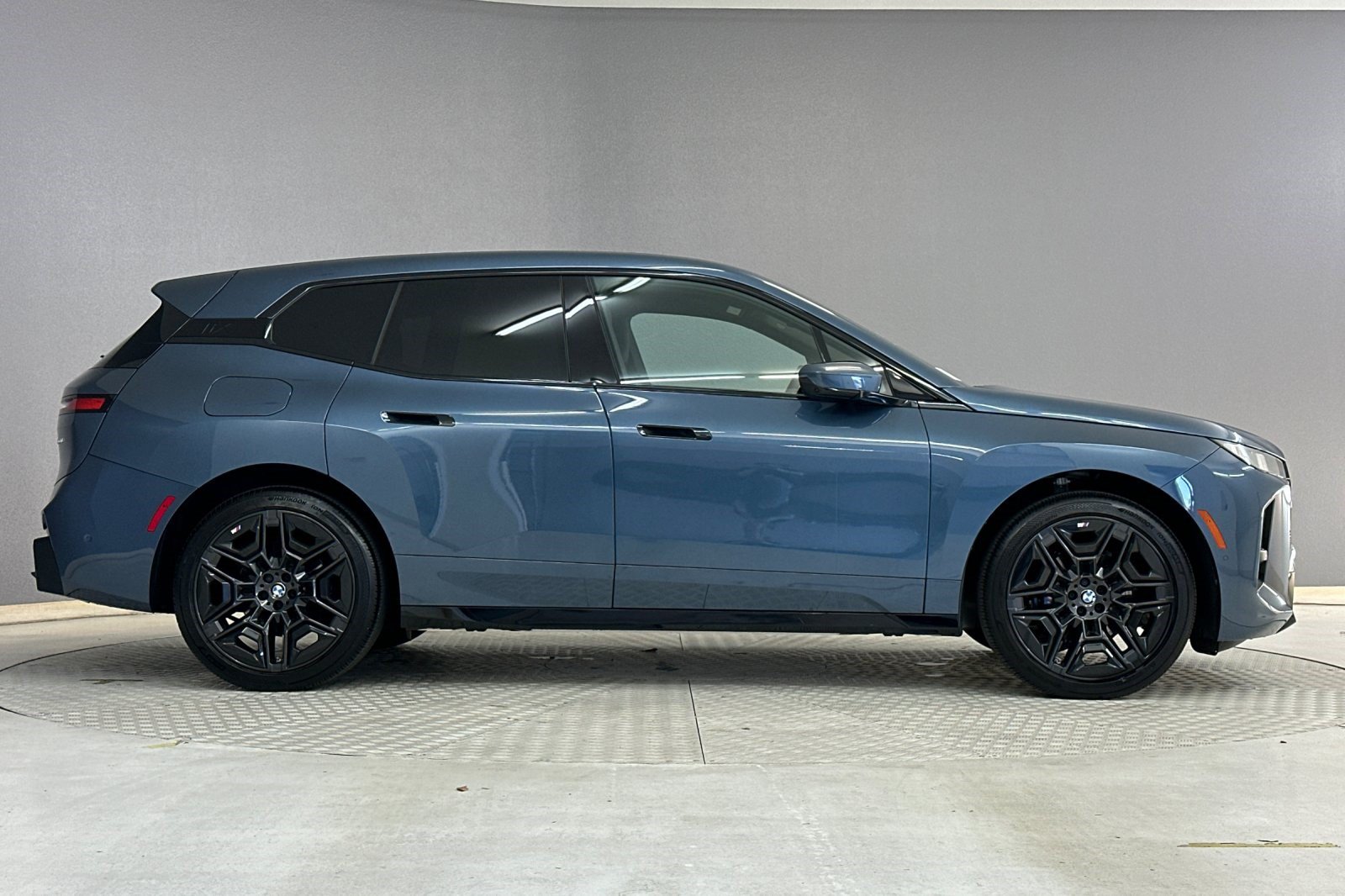 Used 2026 BMW iX xDrive60 w/ M Sport Package AWD/4WD image 8