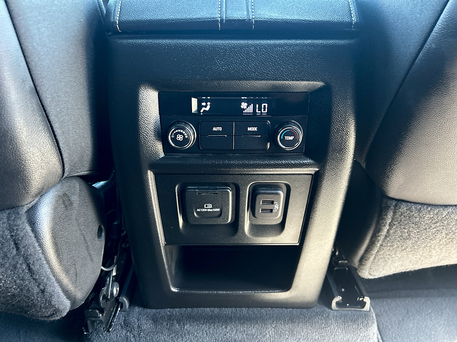 Used 2023 Chevrolet Traverse LT w/ LT Premium Package FWD image 28