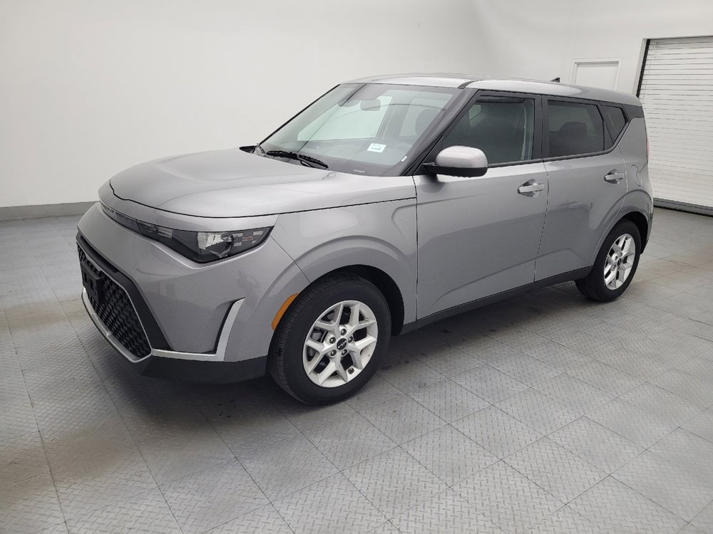 Used 2025 Kia Soul LX image 2