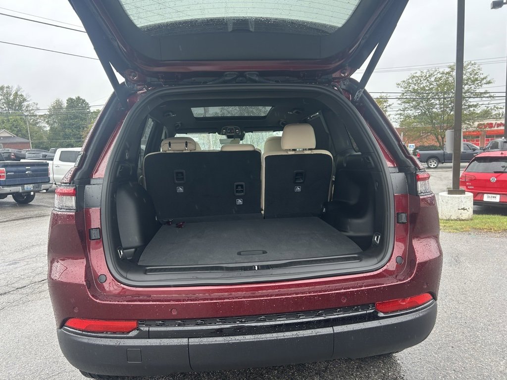 New 2025 Jeep Grand Cherokee Limited w/ Luxury Tech Group II image 28