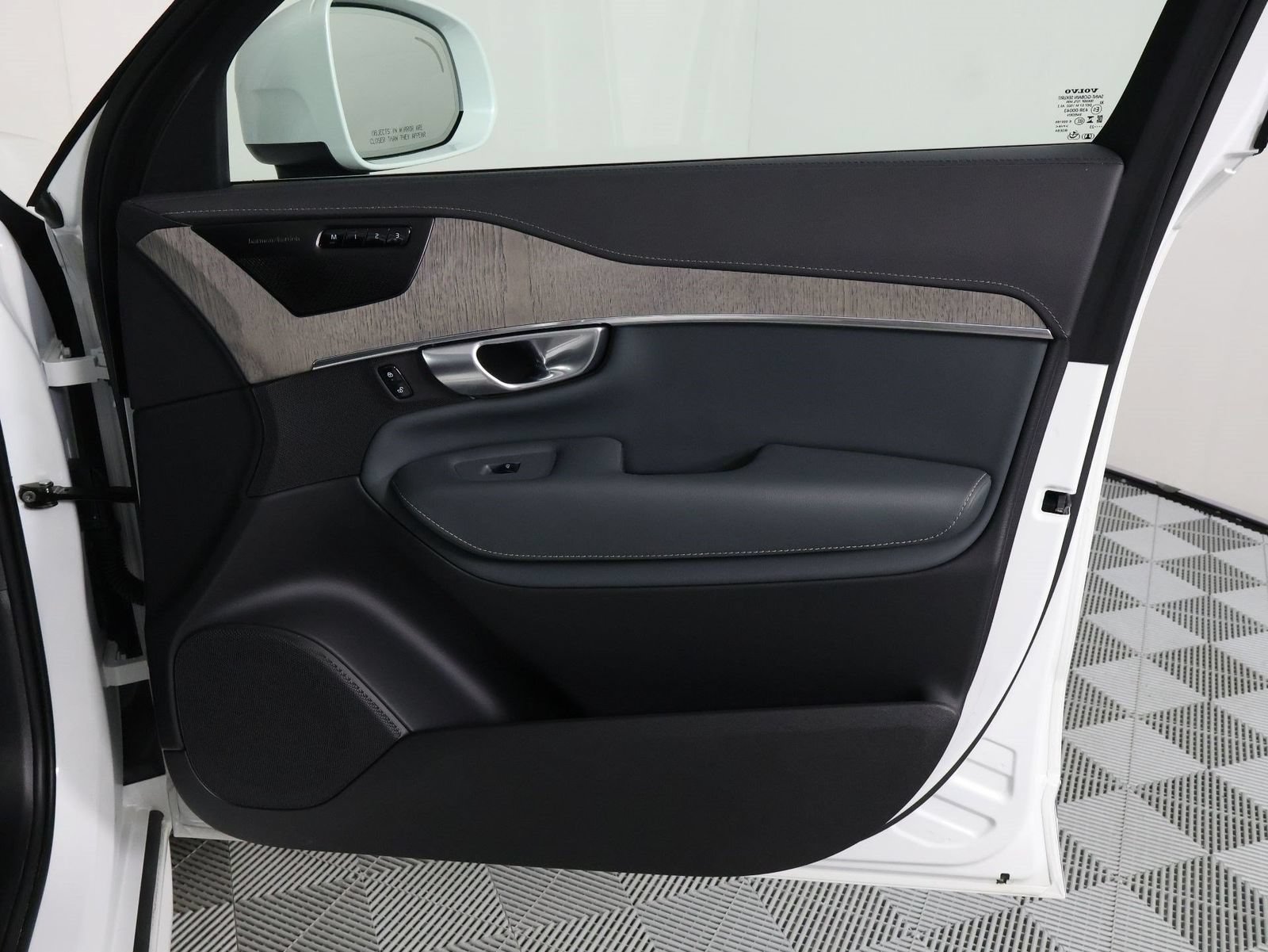 Certified 2023 Volvo XC90 T8 Ultimate AWD/4WD image 21