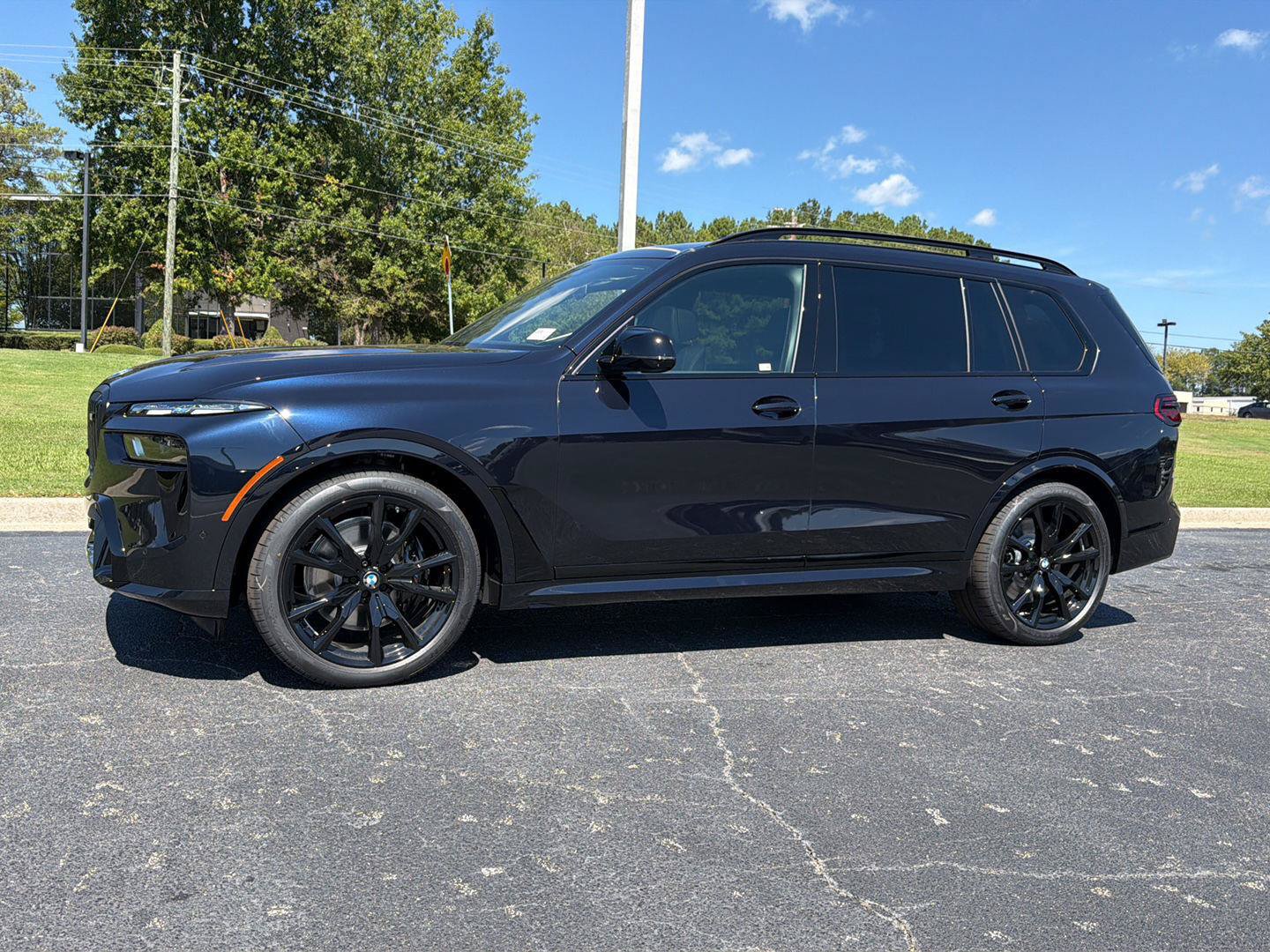 New 2027 BMW X7 M60i AWD/4WD image 3