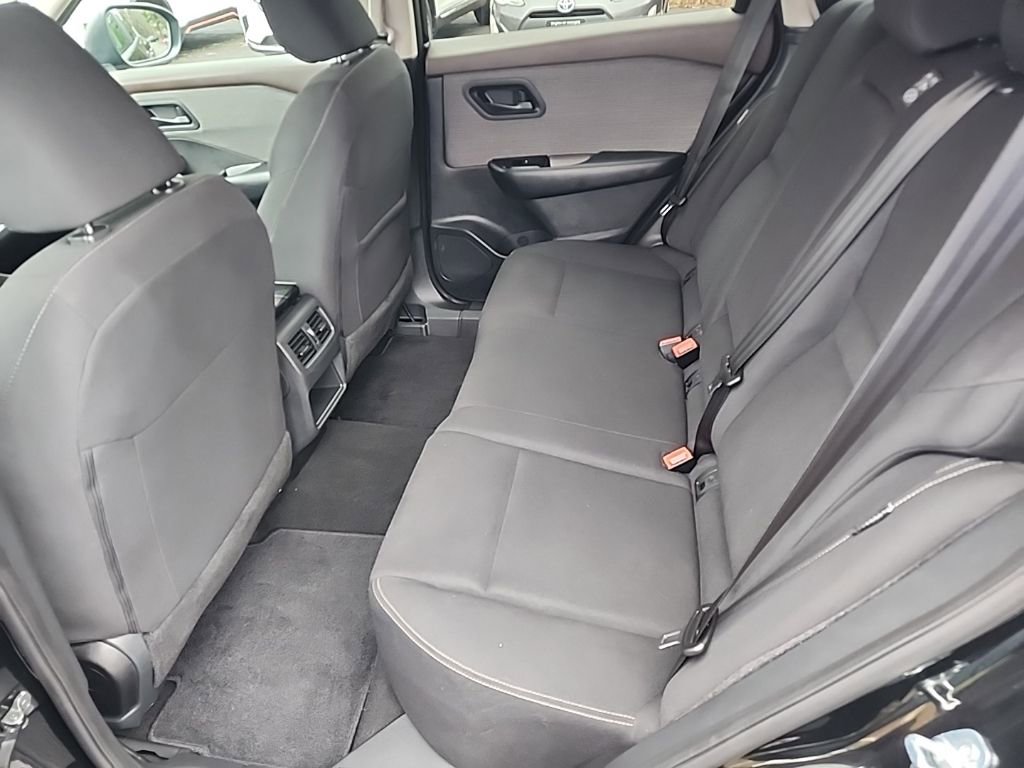 Used 2023 Nissan Rogue S image 31