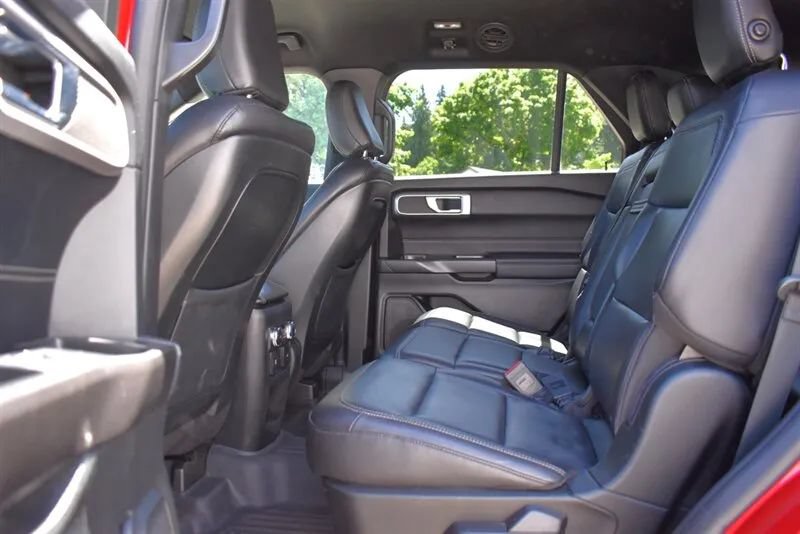 Used 2020 Ford Explorer XLT w/ Equipment Group 202A AWD/4WD image 29