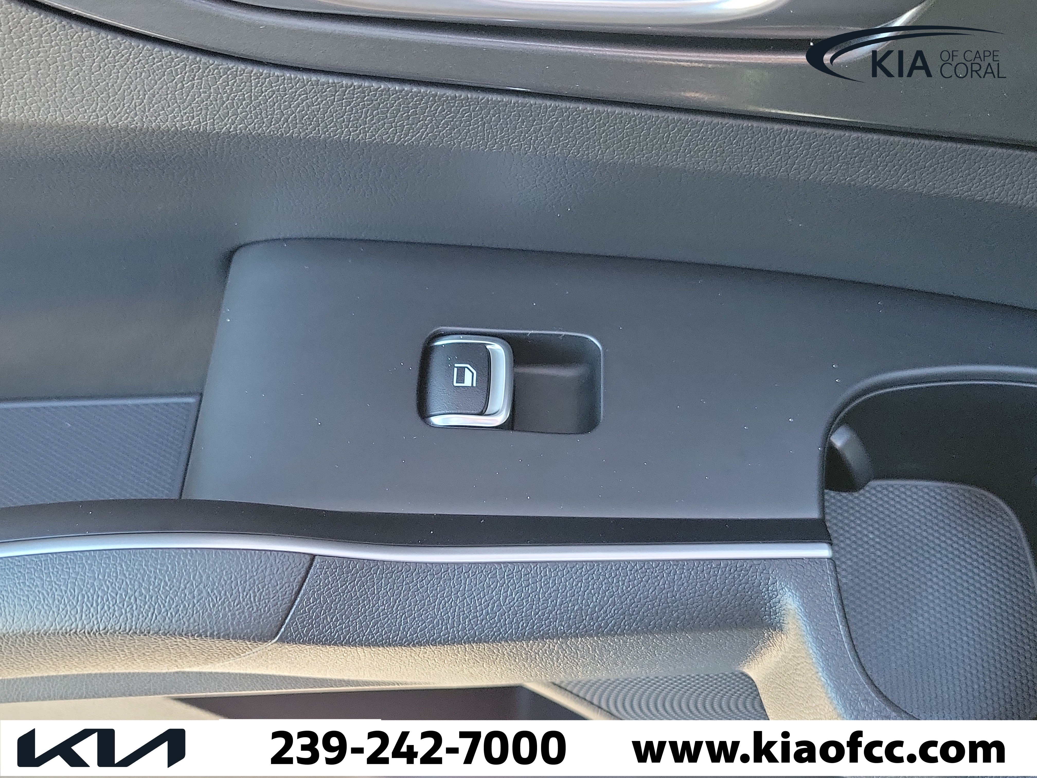 Certified 2025 Kia Sorento S w/ Panoramic Sunroof Package FWD image 15