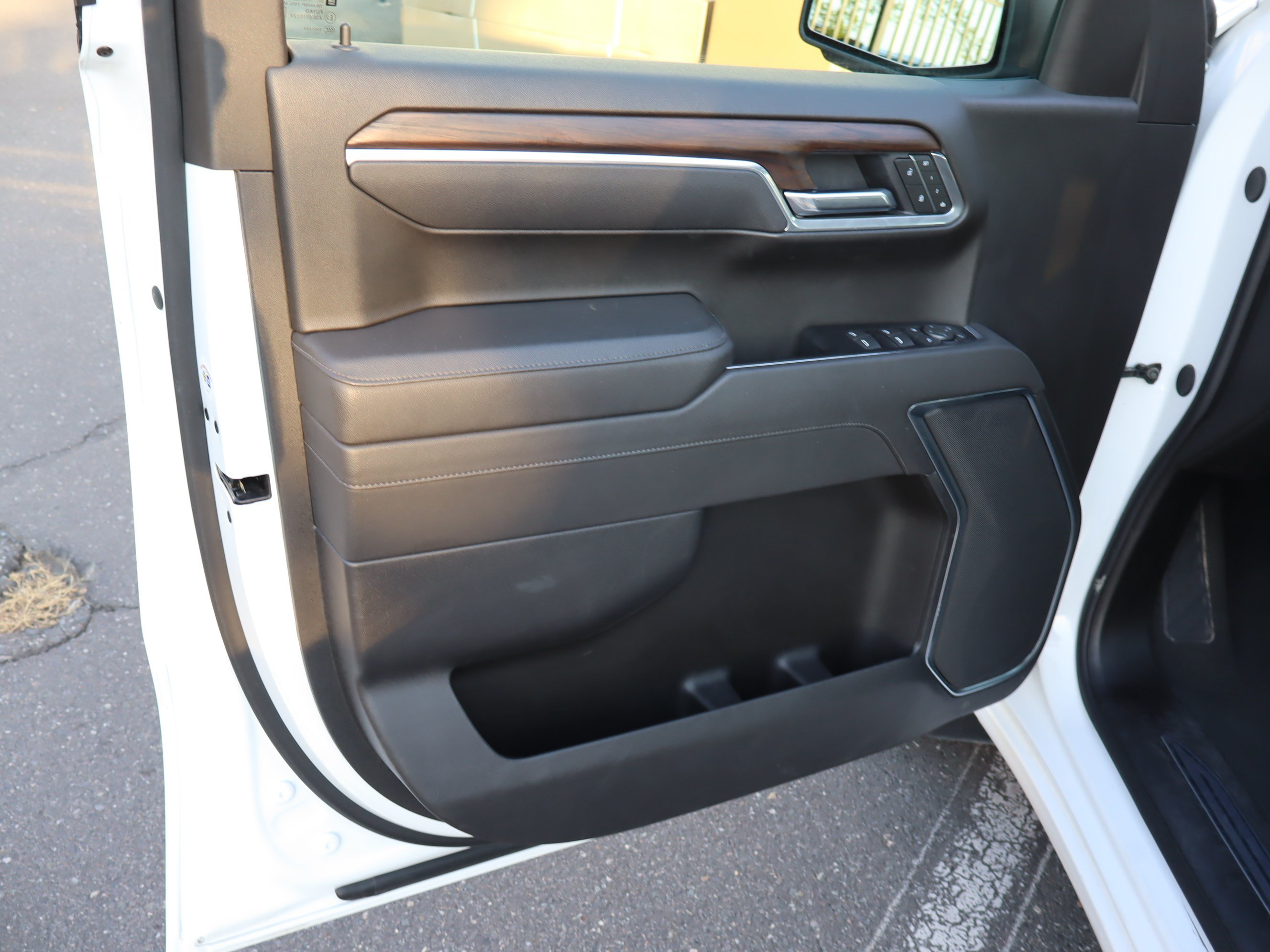 Used 2025 GMC Sierra 1500 SLT AWD/4WD image 17