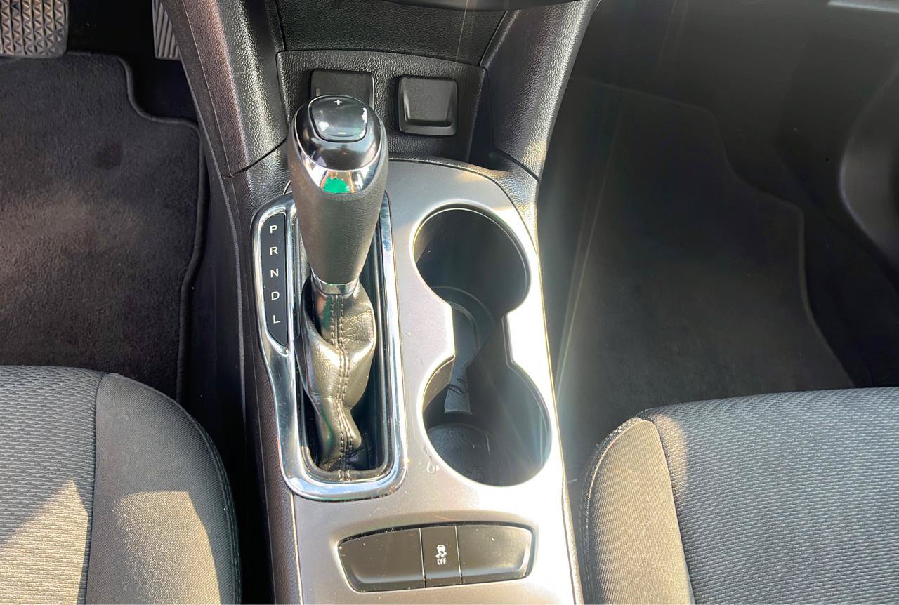 Used 2018 Chevrolet Cruze LT w/ Sun And Sound Package FWD image 12