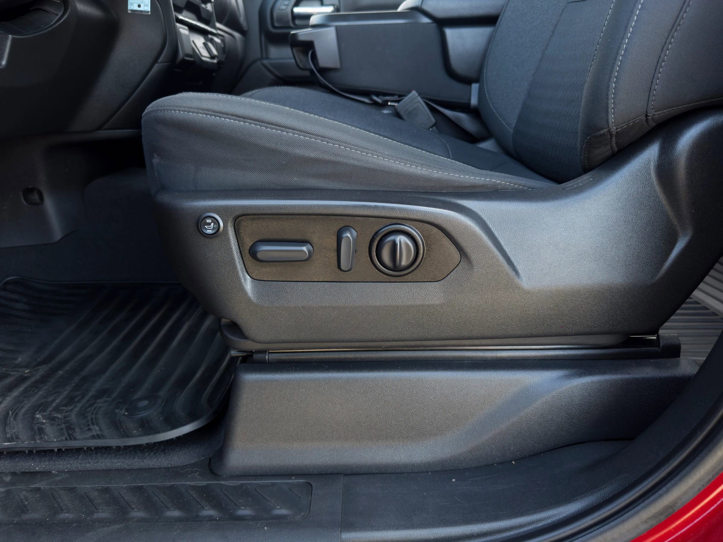 Used 2022 Chevrolet Silverado 1500 Custom w/ LPO, Dark Essentials Package AWD/4WD image 24