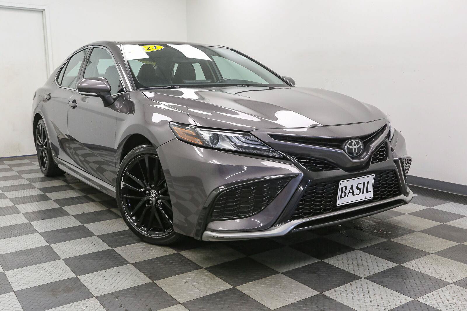Used 2024 Toyota Camry XSE FWD image 2