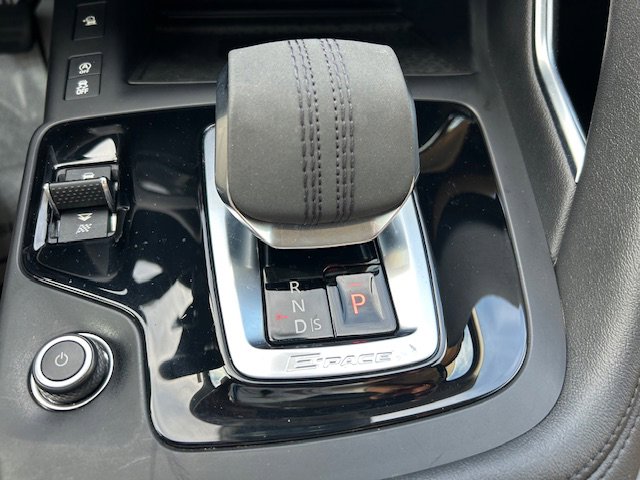 Certified 2022 Jaguar E-PACE SE image 26