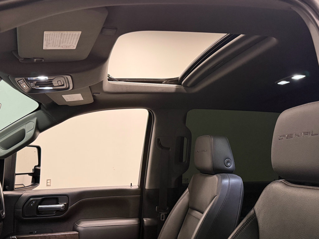 Used 2020 GMC Sierra 2500 Denali w/ Denali Ultimate Package image 32